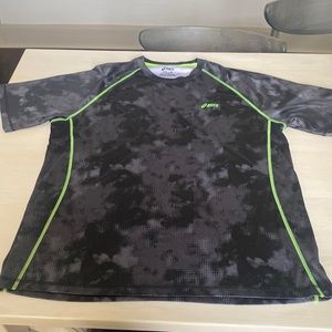 Men’s workout ASICS shirt